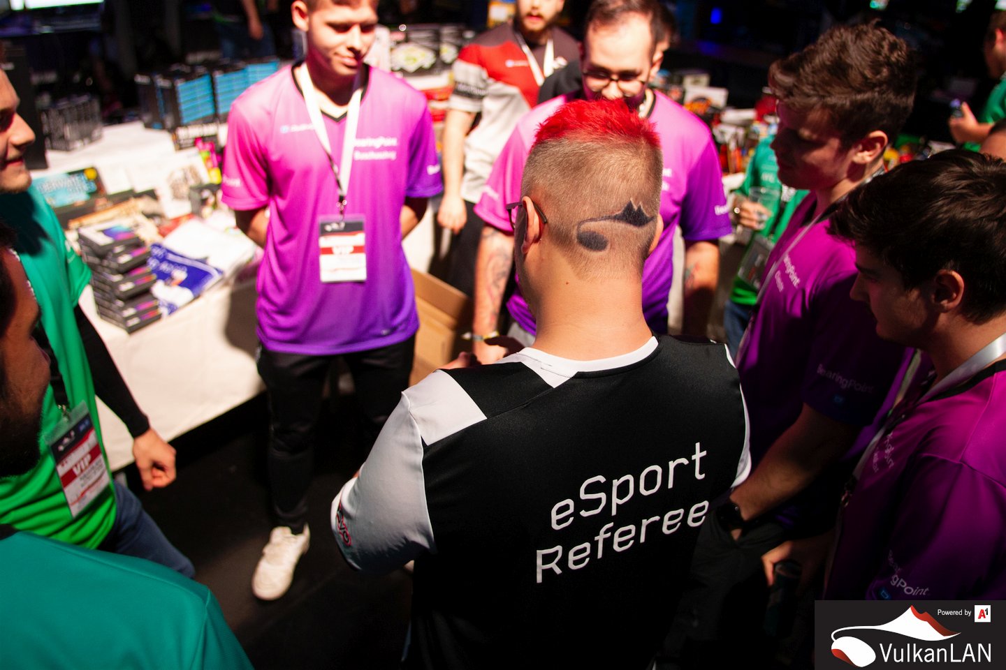 VulkanLAN2022 20221028 (c)dunkellicht photo 171 0053 Einweisung Teams Businessmatch