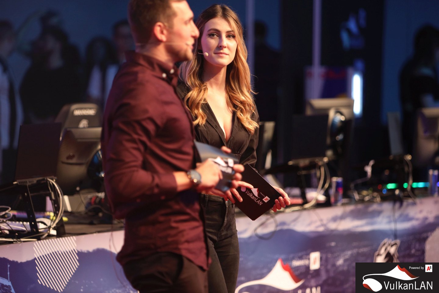 VulkanLAN2022 20221029 (c)dunkellicht photo 580 0231 Moderatoren Dennis u Cheeky