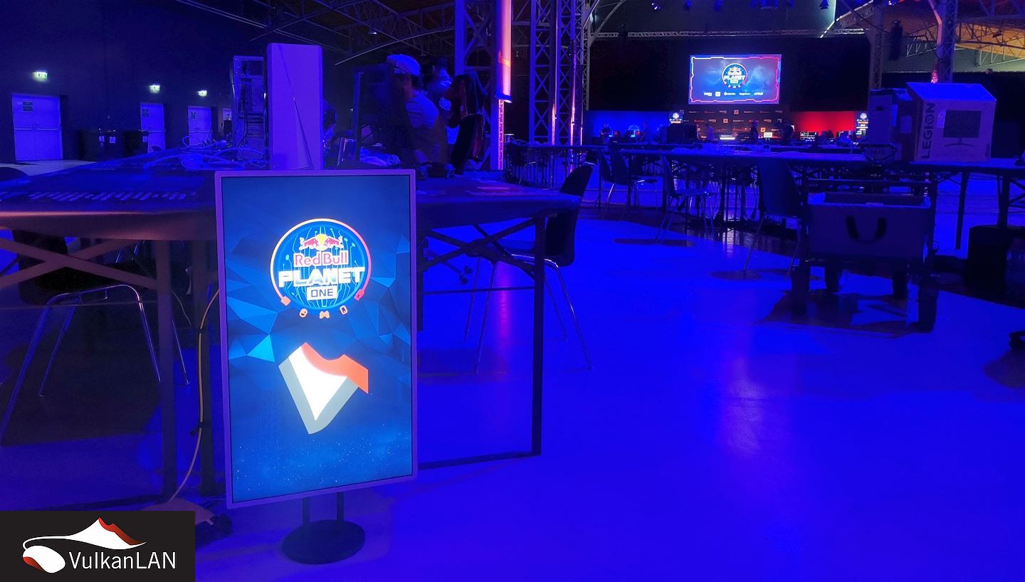 RedBull pLANet one Tische elektronische banner