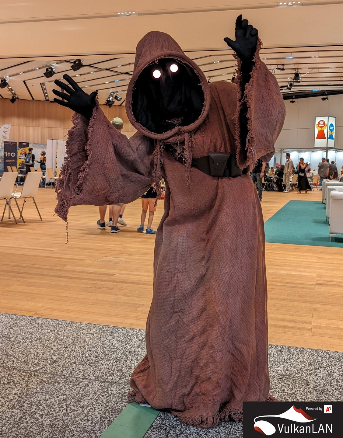 Cosplay Jawas PXL 20240615 094802919.MP